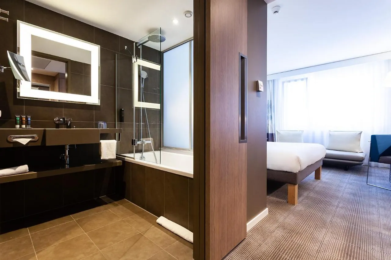 **** Hotel Novotel Basel City Schweiz
